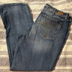 Women’s medium wash Seven denim jeans